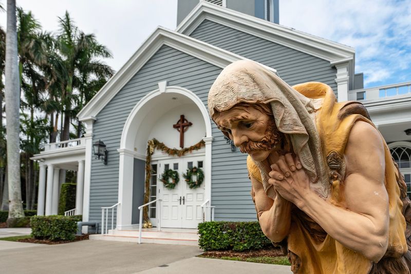 Royal Poinciana Chapel will be hosting two music-filled services during Christmas Eve.