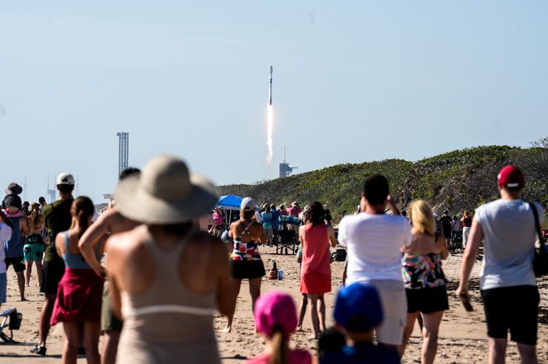 Spectators watch from Playalinda Beach on the Canaveral National Seashore as a SpaceX Falcon 9 rocket lifts off from Pad 39A at Kennedy Space Center, FL May 28, 2025 carrying 27 Starlink internet satellites. Craig Bailey/FLORIDA TODAY via USA TODAY NETWORK