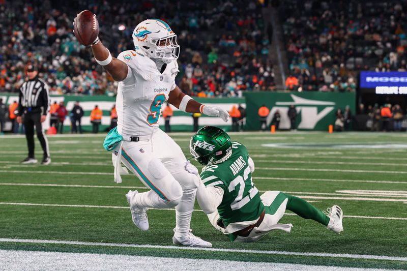 Jan 5, 2025; East Rutherford, New Jersey, USA; Miami Dolphins tight end Jonnu Smith (9) scores a touchdown during the fourth quarter of their game against the New York Jets at MetLife Stadium. Mandatory Credit: Ed Mulholland-Imagn Images