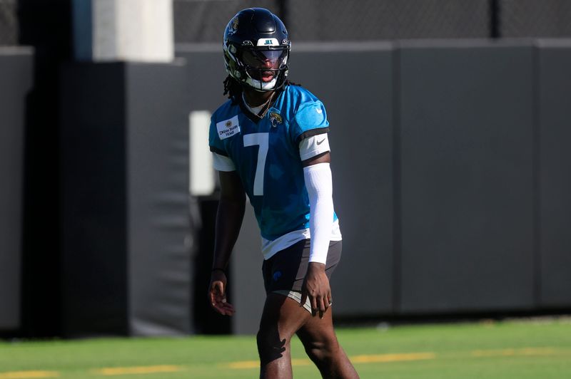 Jacksonville Jaguars wide receiver Brian Thomas Jr. (7) looks to run a route during the second mandatory minicamp at Miller Electric Center Wednesday, June 11, 2025 in Jacksonville, Fla.