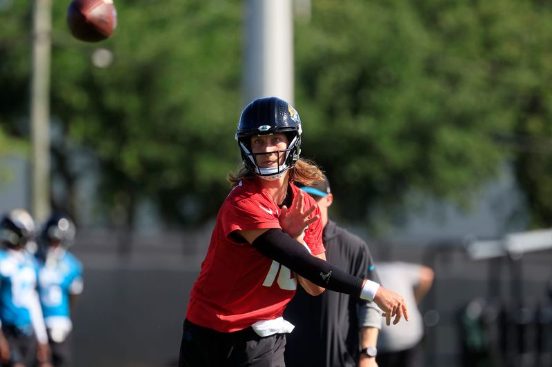 Jacksonville Jaguars quarterback Trevor Lawrence (16) throws the ball during the second mandatory minicamp at Miller Electric Center Wednesday, June 11, 2025 in Jacksonville, Fla.