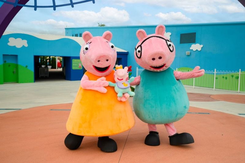Baby Evie makes her debut with Mummy Pig and Daddy Pig at Peppa Pig Theme Park Florida. The newest member of the family is available for meet and greets.