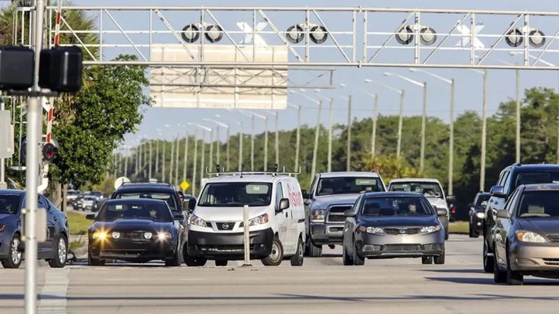 Cars head eastbound on Northlake Boulevard at the Beeline Highway during rush hour in 2016.