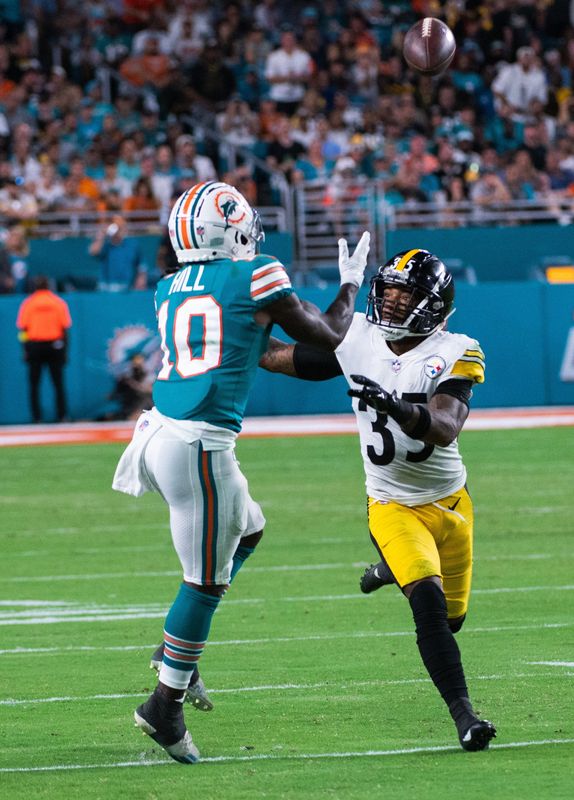 Neither Tyreek Hill or Minkah Fitzpatrick - on opposite sides during this game in 2022 - are on the Miami Dolphins' roster in 2026.