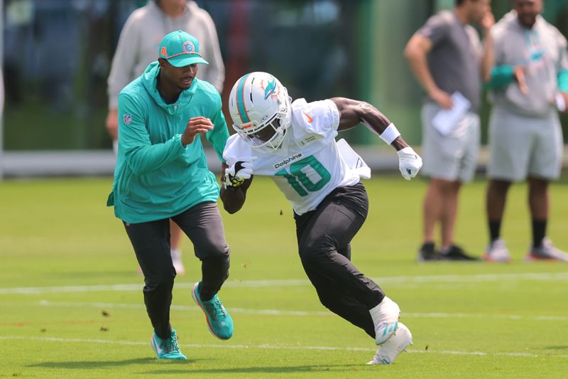 Jun 10, 2025; Miami, FL, USA; Miami Dolphins wide receiver Tyreek Hill (10) practices during mandatory minicamp at Hard Rock Stadium. Mandatory Credit: Sam Navarro-Imagn Images