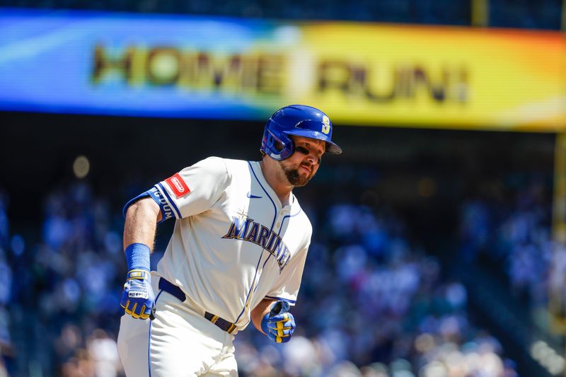 Seattle Mariners designated hitter Cal Raleigh (29) runs the bases after hitting a two-run home run Aug. 10, 2025, against the Tampa Bay Rays during the first inning at T-Mobile Park in Seattle, Washington. Mandatory Credit: Joe Nicholson-Imagn Images