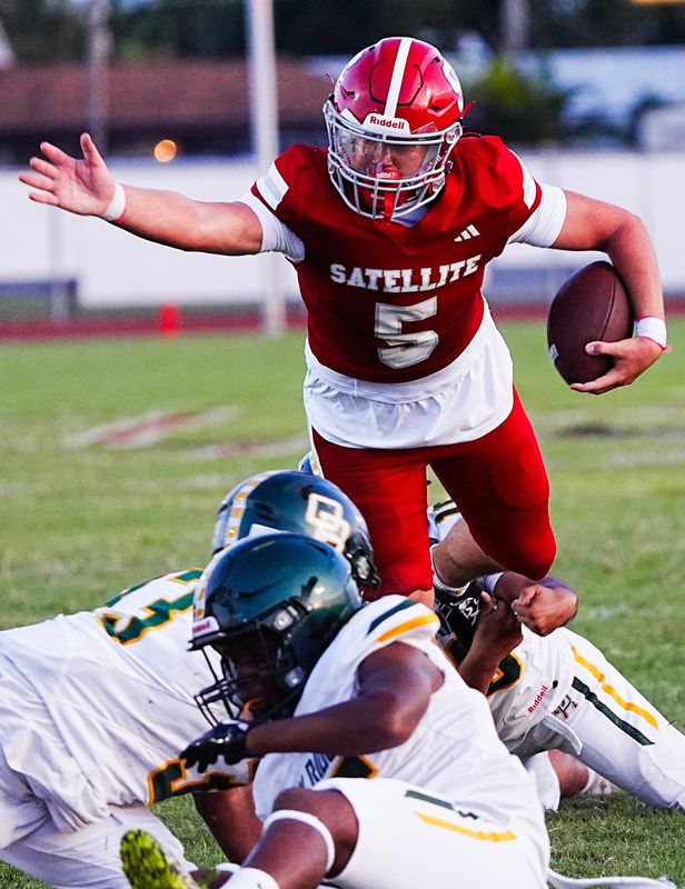 Brody Grennan of Satellite tries to get past a trio of Oak Ridge tacklers during their game August 14, 2025. Craig Bailey/FLORIDA TODAY via USA TODAY NETWORK