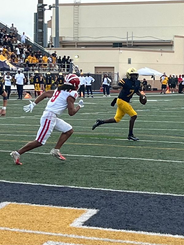 St. Thomas Aquinas quarterback Mason Mallory rolls out against Mater Dei on Aug. 25, 2025 at St. Thomas Aquinas High School in Fort Lauderdale.