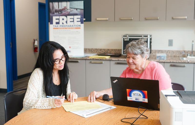 United Way Suncoast and Goodwill Manasota are working together to provide free, year-round tax preparation services through the Internal Revenue Service’s Volunteer Income Tax Assistance (VITA) program