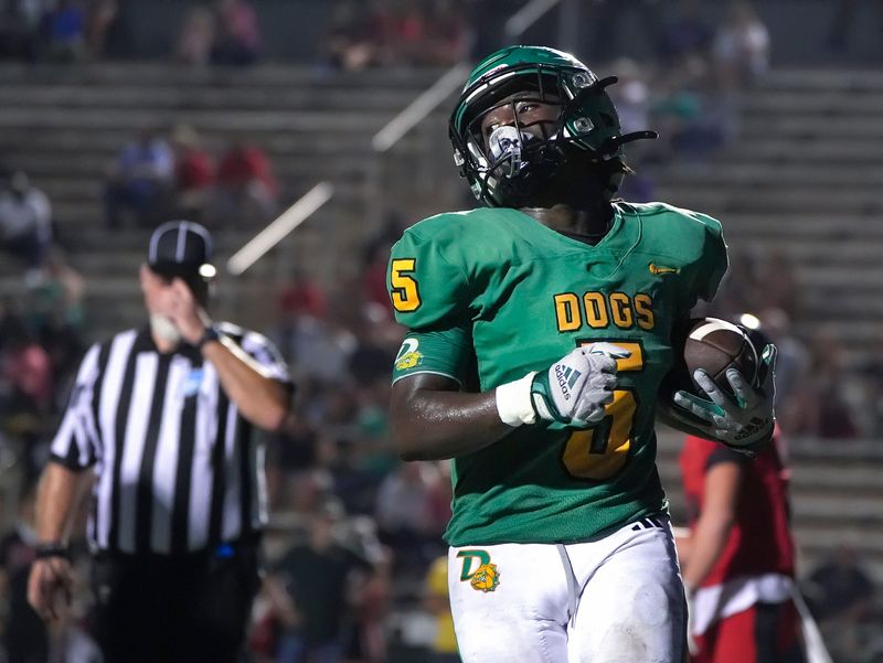 DeLand Bulldogs Taihj Moore (5) scores a second quarter touchdown during a game with New Smyrna Beach Barracudas at Spec Martin Stadium in DeLand, Friday, Aug. 29, 2025