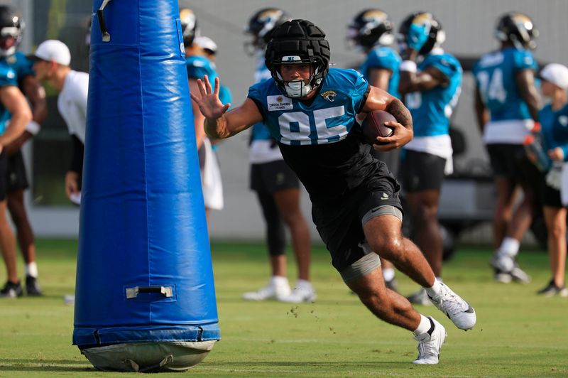 Jacksonville Jaguars tight end Brenton Strange (85) runs through a pop up dummy during an NFL training camp session at the Miller Electric Center, Friday, July 25, 2025, in Jacksonville, Fla. [Corey Perrine/Florida Times-Union]