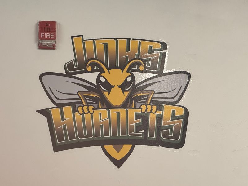 Celebrating its 75th anniversary, Jinks Middle School is inviting alumni to a tailgate party at an upcoming football game.
