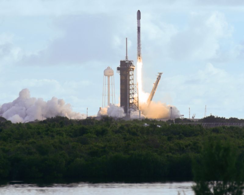 A SpaceX Falcon 9 rocket lifts off from Pad 39A at Kennedy Space Center, FL September 5, 2025. The rocket is carrying a batch of Starlink internet satellites. Craig Bailey/FLORIDA TODAY via USA TODAY NETWORK