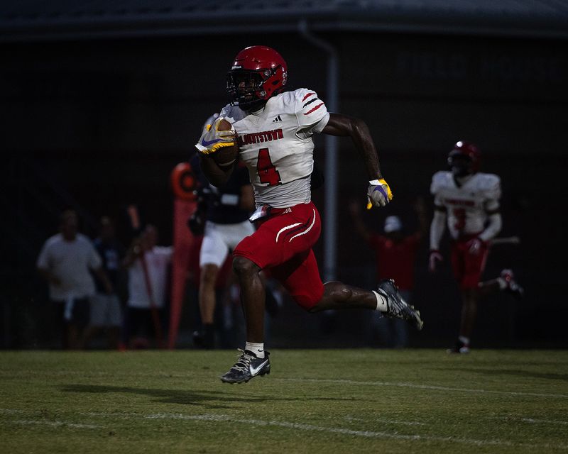Blountstown's Amari Thomas (4) makes a play against Bozeman in Panama City, Fla., Sept. 5, 2025. (Tyler Orsburn/News Herald)