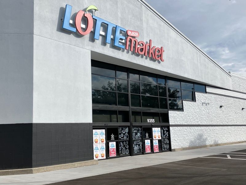 Lotte Plaza Market, an Asian and international specialty supermarket featuring seven food court restaurants, plans to open Sept. 12 at 9355 Atlantic Blvd., in Jacksonville, after renovating the 45,799 square foot former Best Buy store at an estimated cost of $8.99 million. It is the first Lotte Plaza Market in Jacksonville and Northeast Florida.