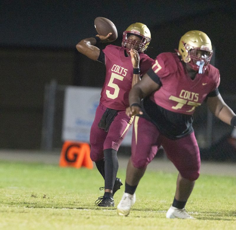 North Marion quarterback Matt Dial (5) throws during an FHSAA football game at North Marion High School in Citra, FL on Friday, September 26, 2025. [Alan Youngblood/Ocala Star-Banner]