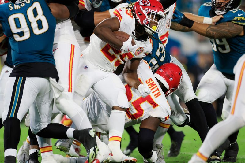 Kansas City Chiefs running back Kareem Hunt (29) rushes for yards during the second quarter of an NFL football matchup at EverBank Stadium, Monday, Oct. 6, 2025, in Jacksonville, Fla. [Corey Perrine/Florida Times-Union]