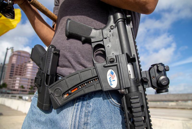 Can a homeowners association write rules that conflict with Florida's open carry law?