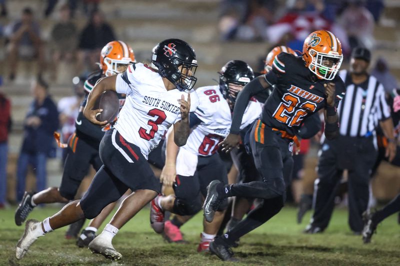 South Sumter player Timothy Gaynor (3) runs with the ball during the first half of a football game between South Sumter High School and Eastside High School at Citizens Field in Gainesville, FL on Friday, October 10, 2025. [Chris Watkins/Gainesville Sun]