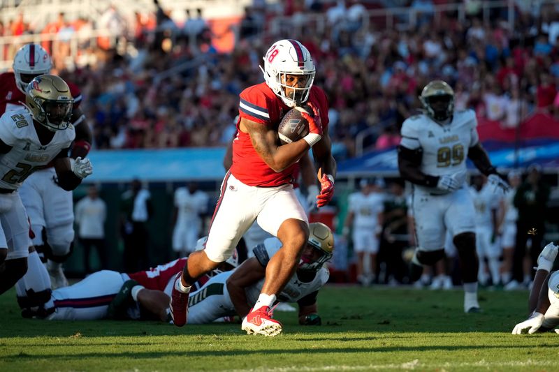 FAU running back Kaden Shields-Dutton scored three touchdowns off 79 yards on 16 carries against the Blazers on Oct. 11.