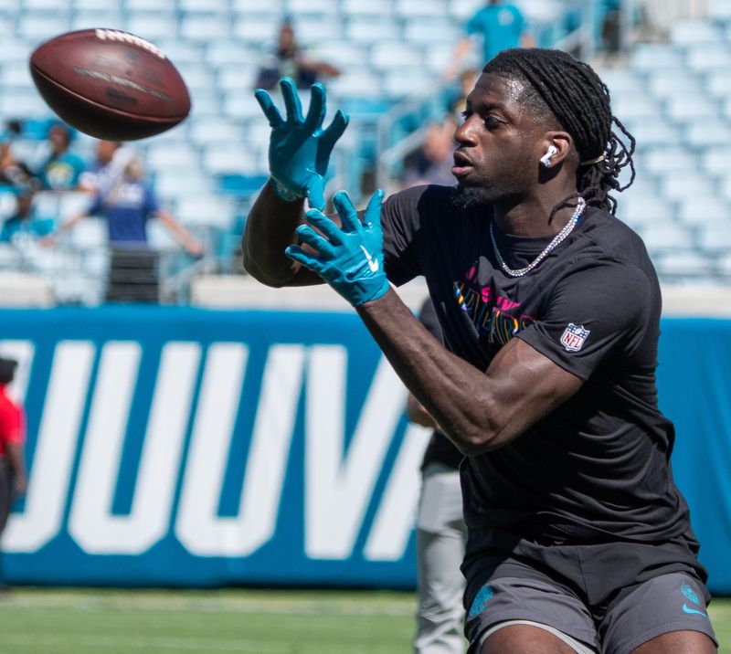 Jacksonville Jaguars wide receiver Brian Thomas Jr. (7) hauls in a pass during warm ups before an NFL football game at EverBank Stadium, Sunday, Oct. 12, 2025, in Jacksonville, Fla. [Doug Engle/Florida Times-Union]
