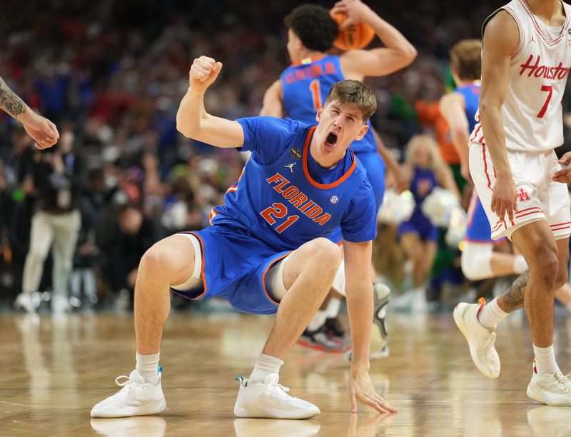 Florida Gators forward Alex Condon (21) celebrates after defeating the Houston Cougars in the national championship game of the Final Four of the 2025 NCAA Tournament at the Alamodome.