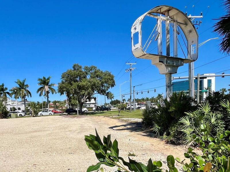 Raising Cane's is expected to take over the space along U.S. 41 in Fort Myers that was once occupied by Lone Star Steakhouse & Saloon.