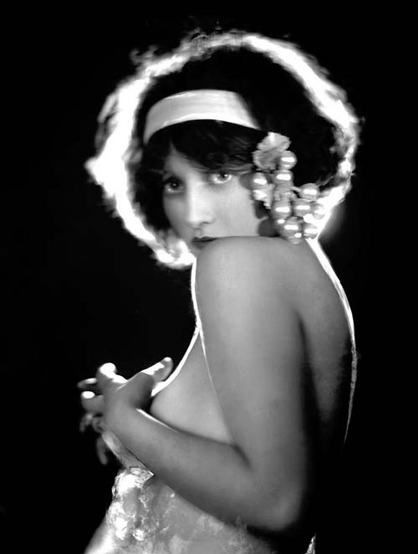 Lucille LeSueur, the future Joan Crawford, as a chorus-line cancer in 1924. Casey LaLonde Collection