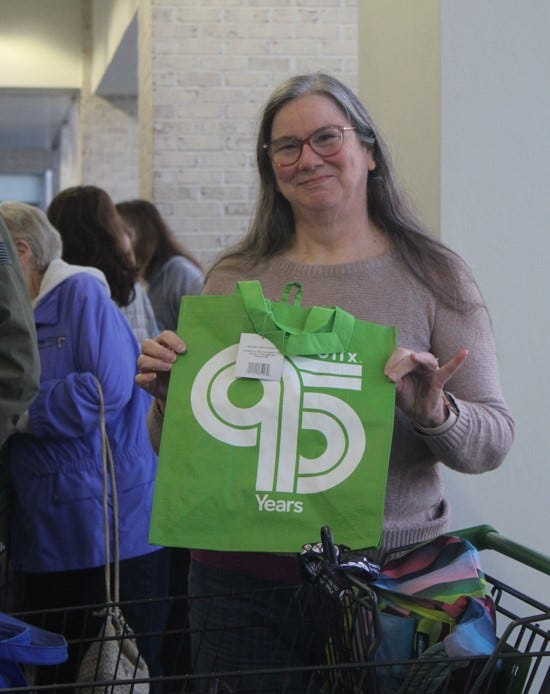 Publix shoppers were given complimentary green shopping bags during the grand re-opening on Nov. 13 at Anastasia Plaza.