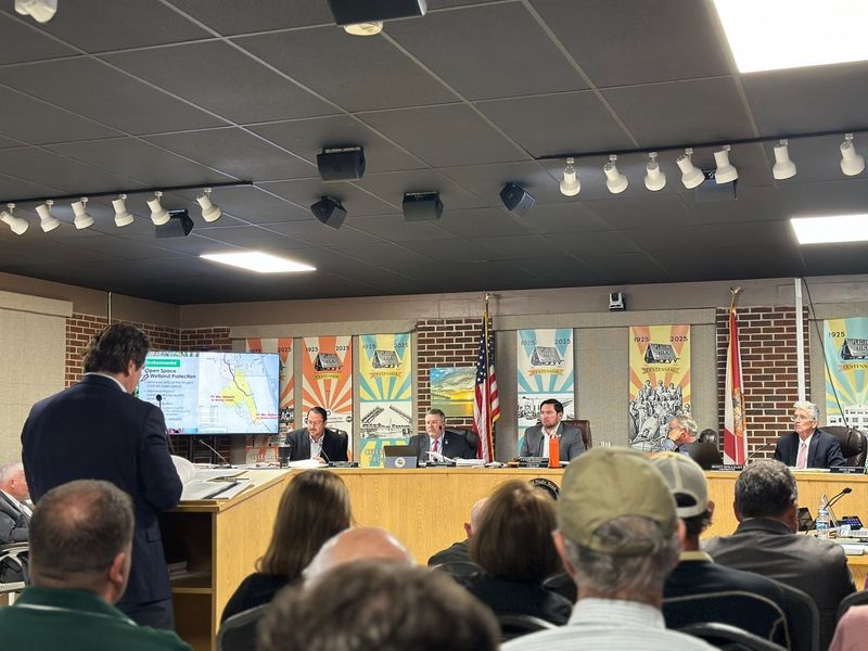 Residents and officials gather at the Flagler Beach City Commission Chambers to discuss proposed annexation of 545 acres west of John Anderson Highway for Summertown development, Thursday, Nov. 13, 2025.