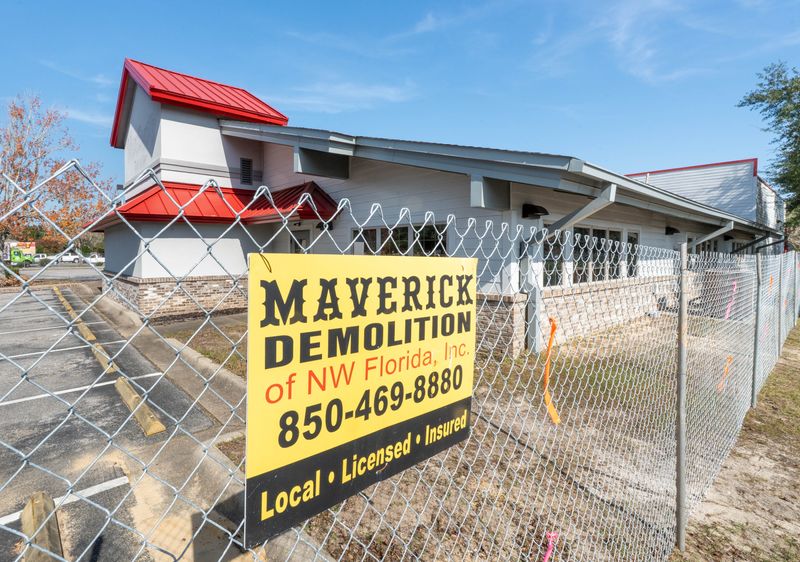 The building that formerly housed Mugshots Grill & Bar and Ryan’s restaurant at 955 US-90 in Pace on Nov. 17, 2025. The structure is scheduled to be demolished.