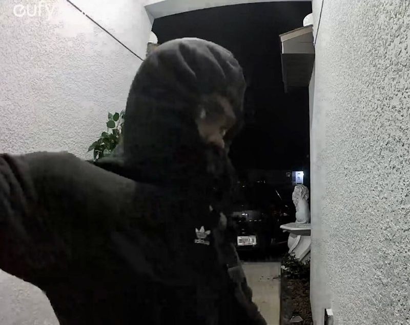 Armed suspects unable to break into Deltona home shoot it up, deputies said