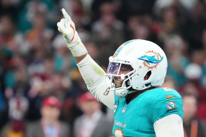 Miami Dolphins linebacker Bradley Chubb (2) reacts after a play against the Washington Commanders in the fourth quarter Nov. 16 during the 2025 NFL Madrid Game at Santiago Bernabeu Stadium. Mandatory Credit: Kirby Lee-Imagn Images