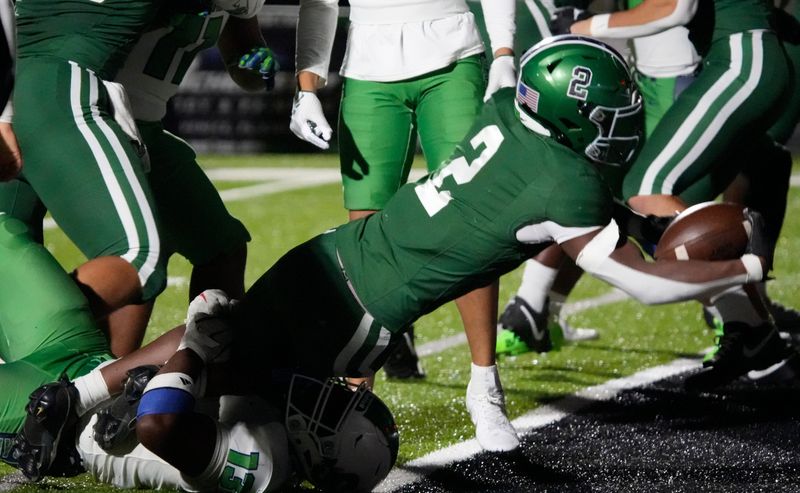 Venice running back Dorien Jones (#2) reaches out to cross the goal line. The Venice Indians defeated the Sumner Stingrays 41-22 victory in the Class 7A-2 Regional Championship Friday night, Nov. 28, 2025 in Venice.