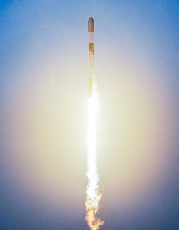 A SpaceX Falcon 9 rocket lifts off from Pad 39A at Kennedy Space Center, FL December 8, 2025. The rocket is carrying a batch of Starlink internet satellites. This is the 32nd launch of booster B1067. Craig Bailey, FLORIDA TODAY via USA TODAY NETWORK
