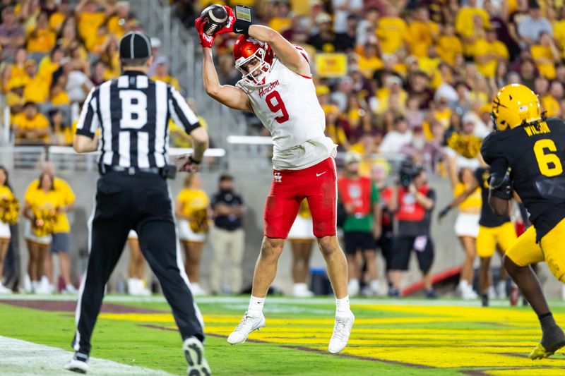 Oct 25, 2025; Tempe, Arizona, USA; Houston Cougars tight end Tanner Koziol (9) catches a touchdown pass against the Arizona State Sun Devils in the second half at Mountain America Stadium. Mandatory Credit: Mark J. Rebilas-Imagn Images