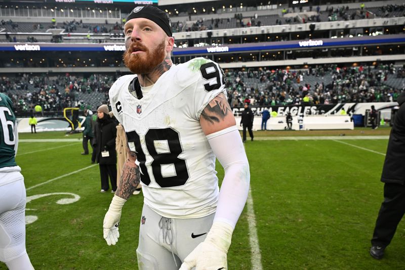 Dec 14, 2025; Philadelphia, Pennsylvania, USA; Las Vegas Raiders defensive end Maxx Crosby (98) on the field after loss to the Philadelphia Eagles at Lincoln Financial Field. Mandatory Credit: Eric Hartline-Imagn Images