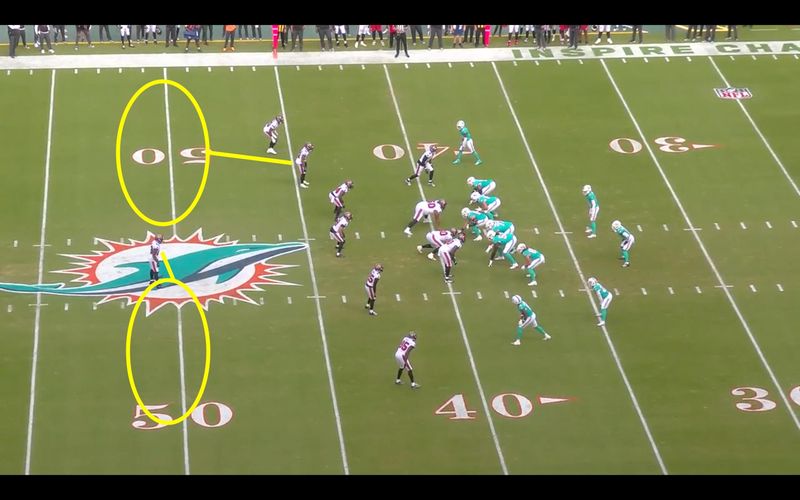 The Buccaneers disguised Cover 2 by lining up safety Antoine Winfield near the line of scrimmage.