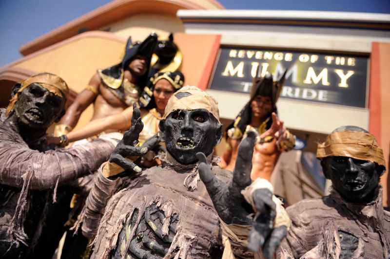 Characters in costume wait outside Revenge of the Mummy-The Ride before the premiere of the film "The Mummy: Tomb of the Dragon Emperor" in Los Angeles July 27, 2008. REUTERS/Phil McCarten (UNITED STATES)