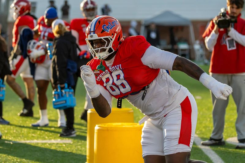 Jan 29, 2026; Mobile, AL, USA; American defensive tackle Caleb Banks (88) of Florida works in a drill during American Senior Bowl practice at Hancock Whitney Stadium. Mandatory Credit: Vasha Hunt-Imagn Images