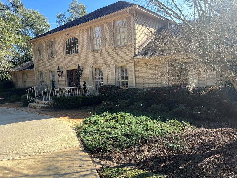 The Killearn Estates home of Bobby and Ann Bowden will be sold at auction March 17, 2026.