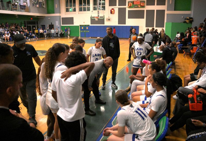 Somerset Canyons' Anthony McCutcheon talks strategy during a 47-46 Class 3A regional championship win over Lincoln Park Academy on Feb. 27, 2026.