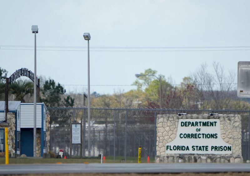 Scenes outside the Florida State Prison in Raiford, March 3, 2026, where Billy Leon Kearse is scheduled for execution for the 1991 murder of Fort Pierce Police Officer Danny Parrish.