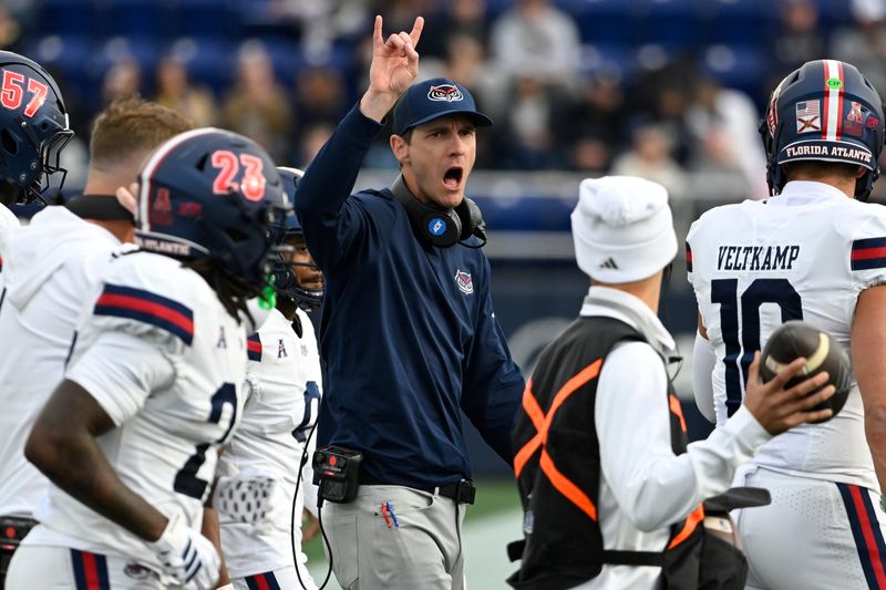 Oct 25, 2025; Annapolis, Maryland, USA; Florida Atlantic Owls head coach Zach Kittley signals during the first half against the Navy Midshipmen at Navy-Marine Corps Memorial Stadium. Mandatory Credit: Tommy Gilligan-Imagn Images