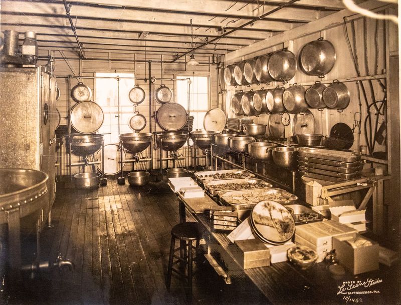 The processing kitchen of Plantation No. 9 around 1940.