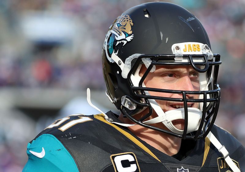 Jan 7, 2018; Jacksonville, FL, USA;Jacksonville Jaguars middle linebacker Paul Posluszny (51) during the second half of the AFC Wild Card playoff football game at Everbank Field. Jacksonville Jaguars defeated the Buffalo Bills 10-3. Mandatory Credit: Kim Klement-USA TODAY Sports