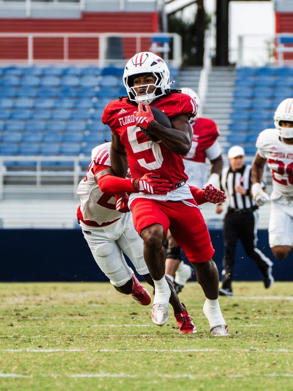 Running back Leonard Farrow ran for 54 yards on six carries during the FAU spring game on April 17.