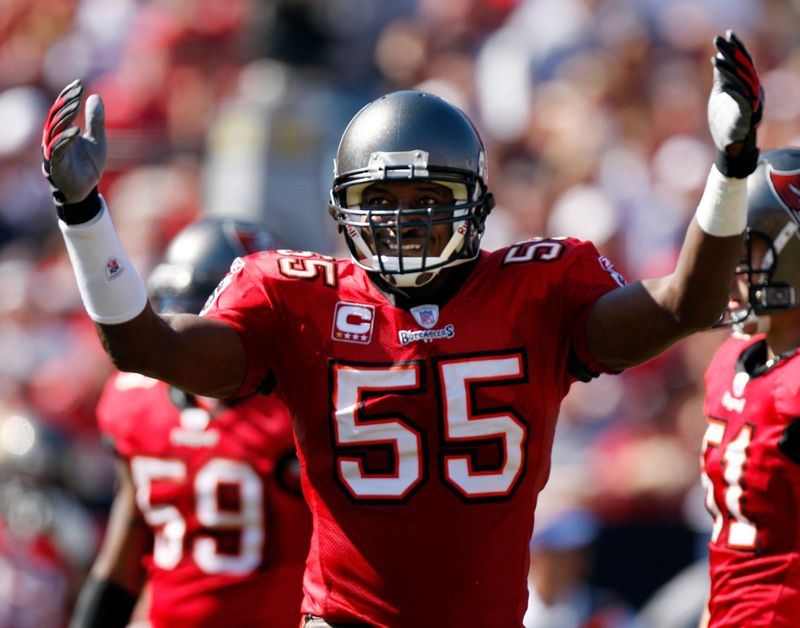 (Nov 04, 2007)-Herald Tribune Staff Photo by Rod Millington)--Bucs LB Derrick Brooks tries the get the crowd excited during the second quarter Sunday.--The Tampa Bay Bucs hosted the Arizona Cardinals Sunday Nov. 04, 2007.