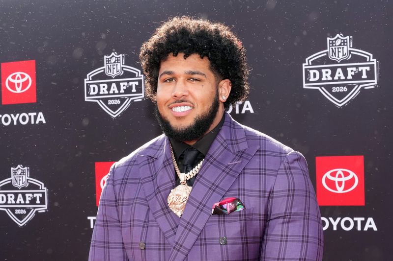 Alabama Crimson Tide tackle Kadyn Proctor poses on the red carpet.