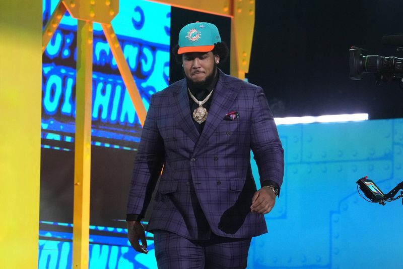 Apr 23, 2026; Pittsburgh, PA, USA; Alabama Crimson Tide tackle Kadyn Proctor is selected by the Miami Dolphins as the number twelve pick during the 2026 NFL Draft at Acrisure Stadium. Mandatory Credit: Kirby Lee-Imagn Images